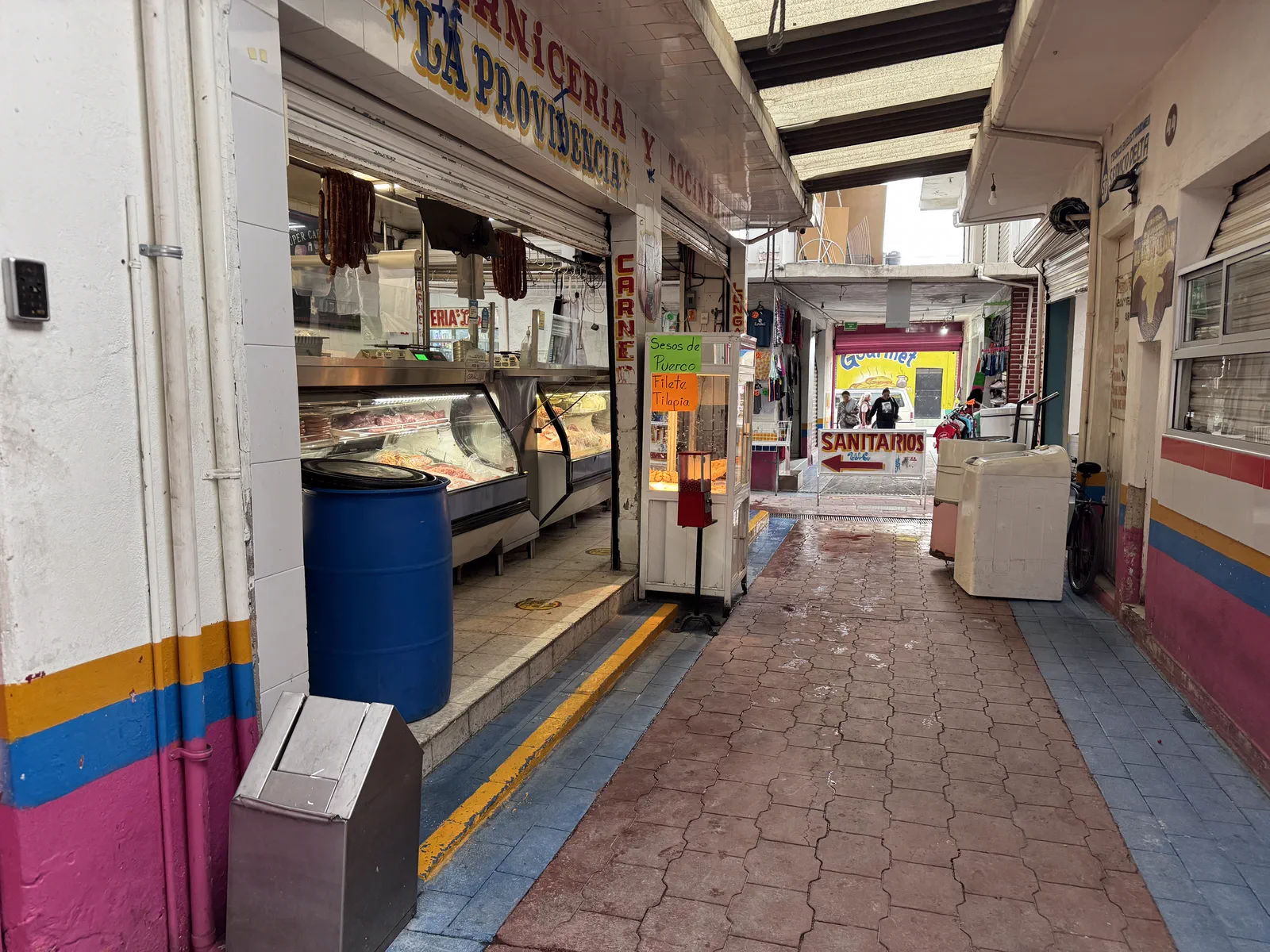 La Providencia I en el pasillo del Mercado Santa Cruz