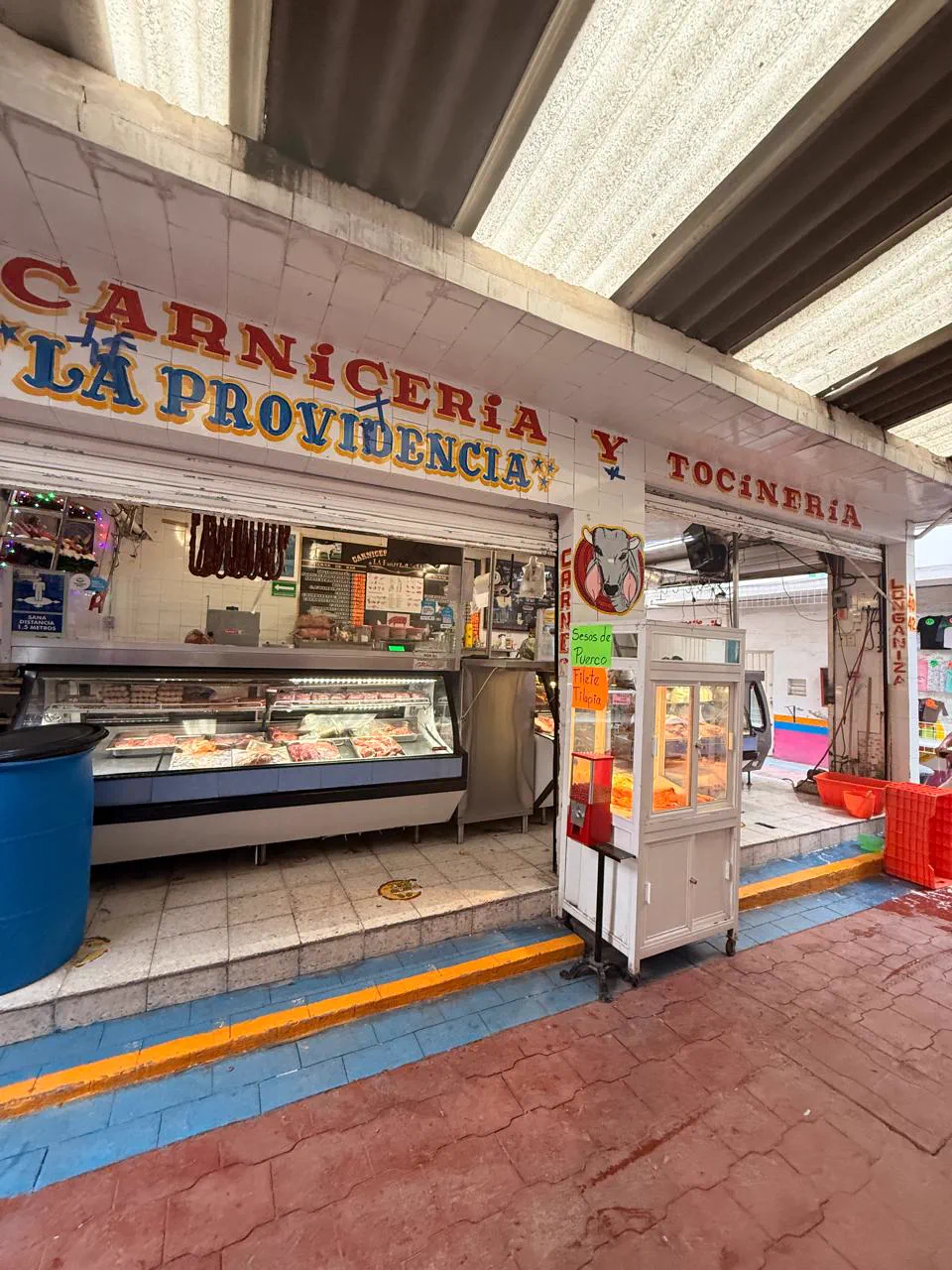 Fachada de la Carnicería La Providencia I en el Mercado Santa Cruz